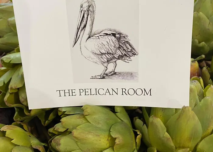 The Pelican Room-Converted Cart Lodge Near Airport