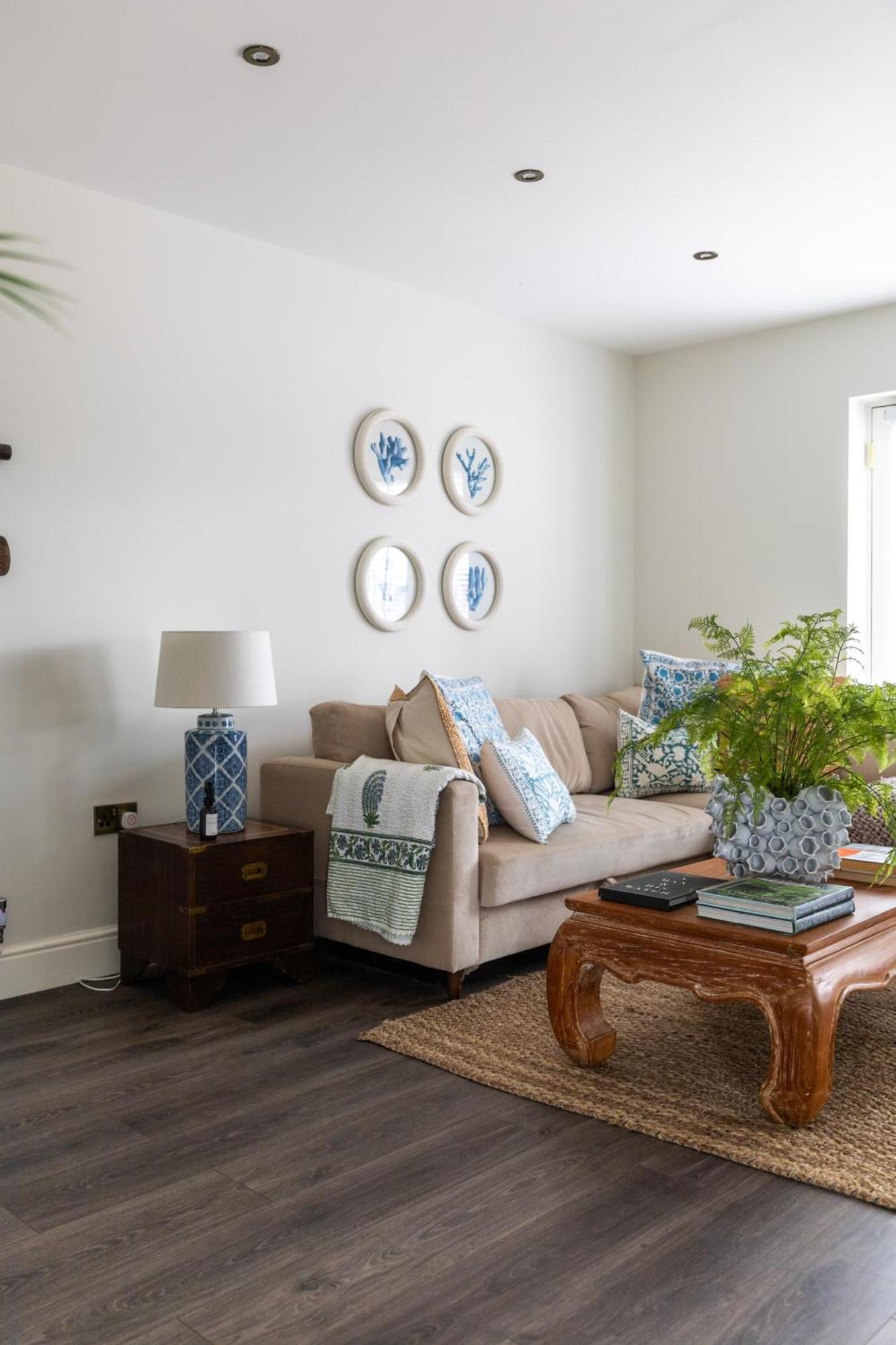 The Pelican Room-converted Cart Near Airport Apartment